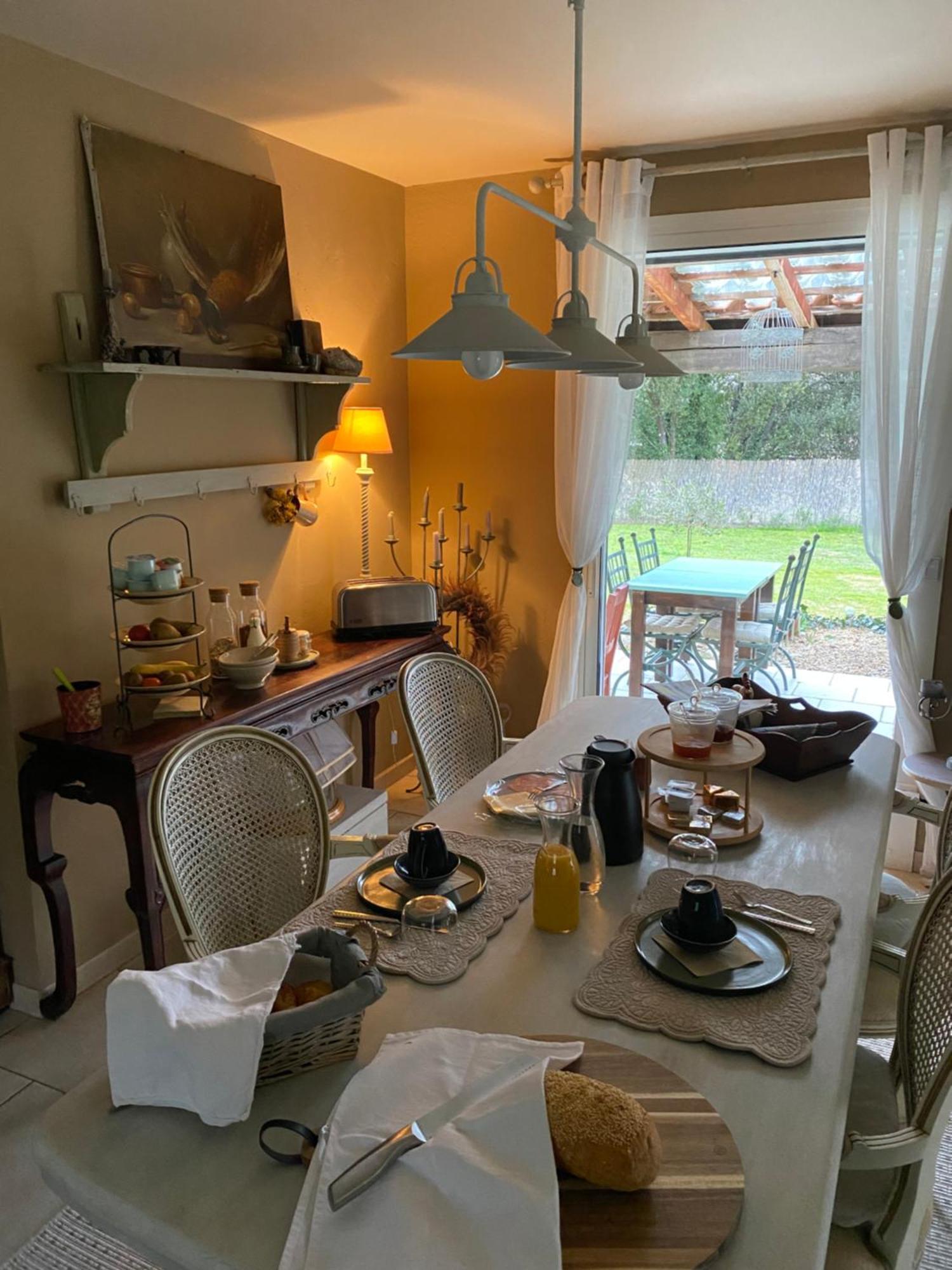 EntrecasteauxL'Eveil En Provence住宿加早餐旅馆 外观 照片